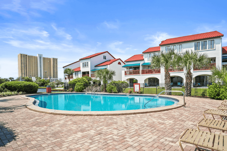 Resort St Thomas Square